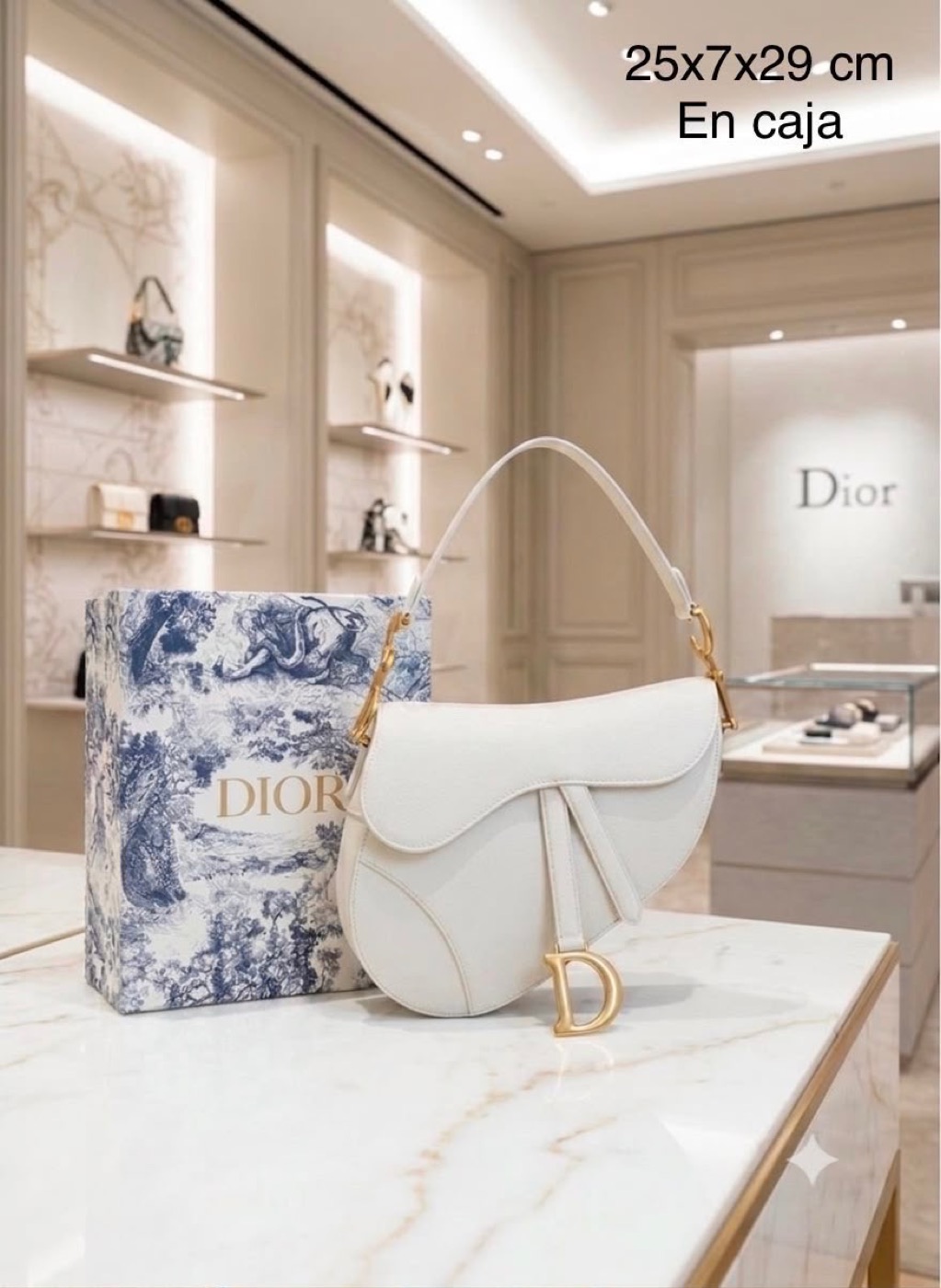 Bolso blanco de silueta curva